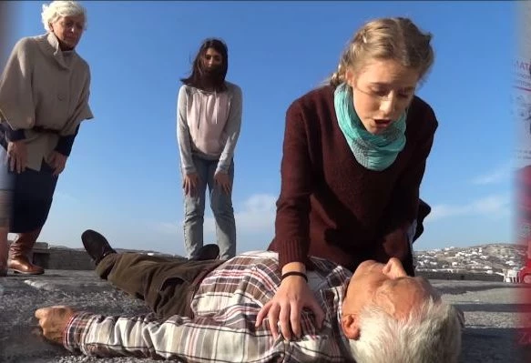 Ένα τραγούδι – βίντεο που γυρίστηκε από διασώστρια του ΕΚΑΒ στην Πάρο και σώζει ανθρώπινες ζωές